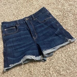 American Eagle Curvy Hi-rise Shortie, size 6, dark wash